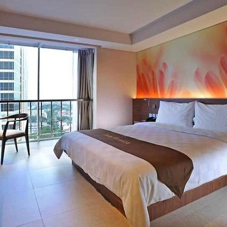 Midtown Hotel Surabaya Exterior photo