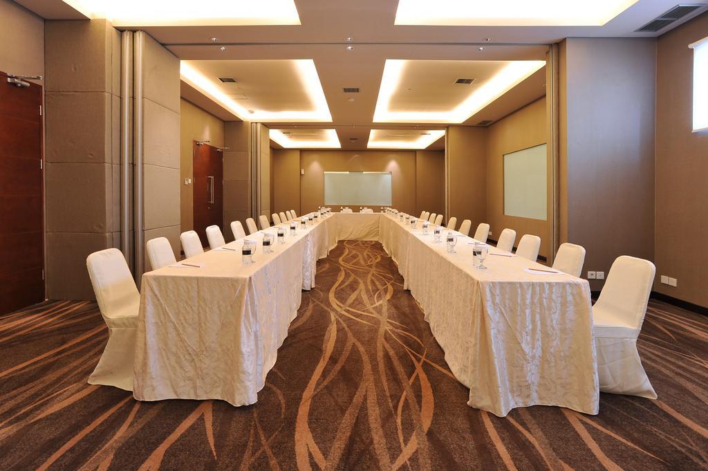 Midtown Hotel Surabaya Exterior photo