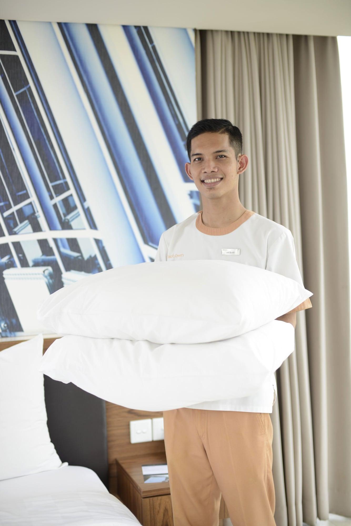 Midtown Hotel Surabaya Exterior photo