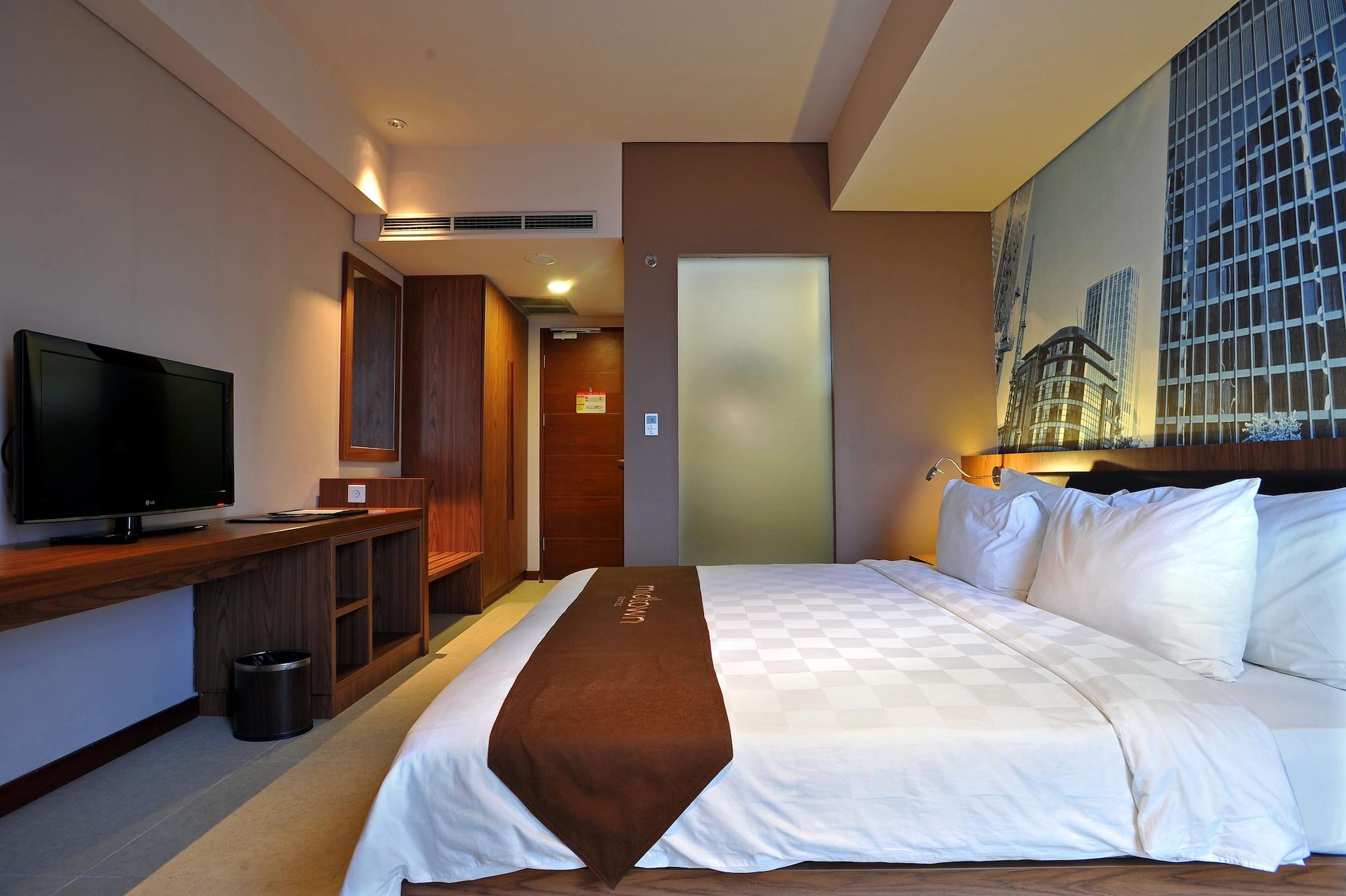 Midtown Hotel Surabaya Exterior photo