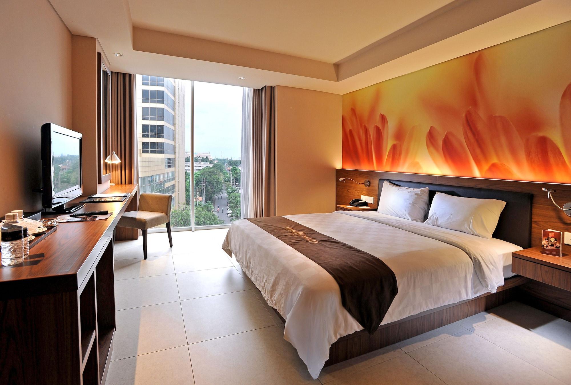 Midtown Hotel Surabaya Exterior photo