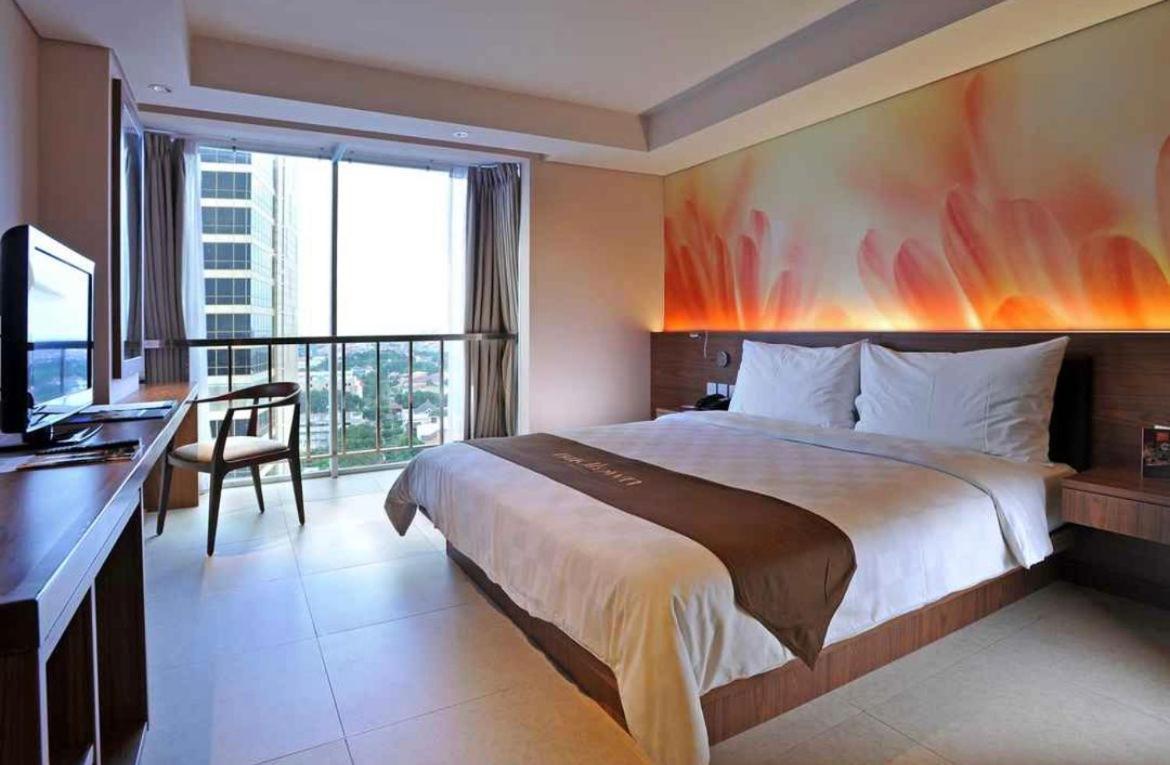 Midtown Hotel Surabaya Exterior photo