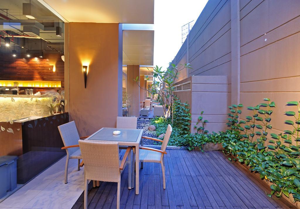 Midtown Hotel Surabaya Exterior photo