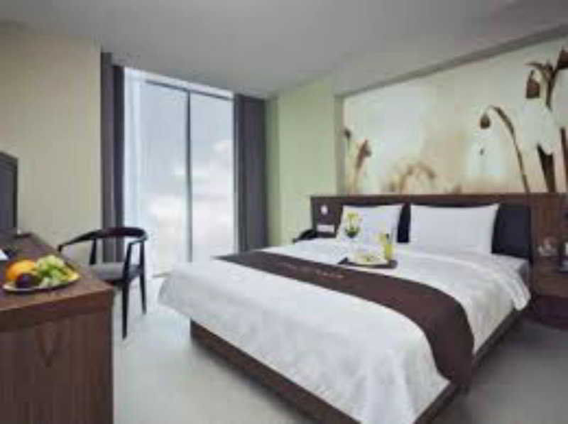 Midtown Hotel Surabaya Exterior photo