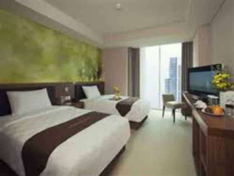 Midtown Hotel Surabaya Exterior photo