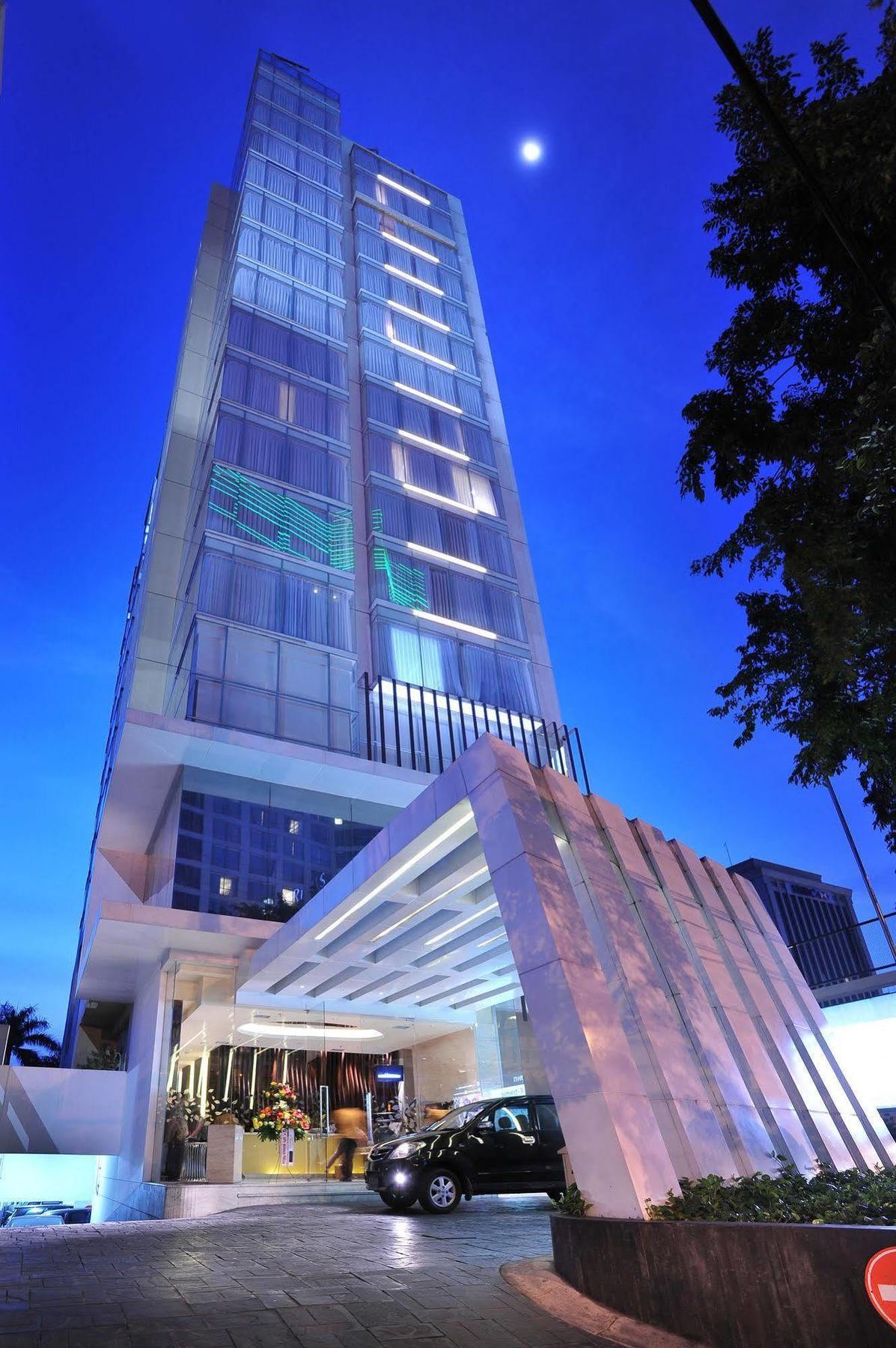 Midtown Hotel Surabaya Exterior photo