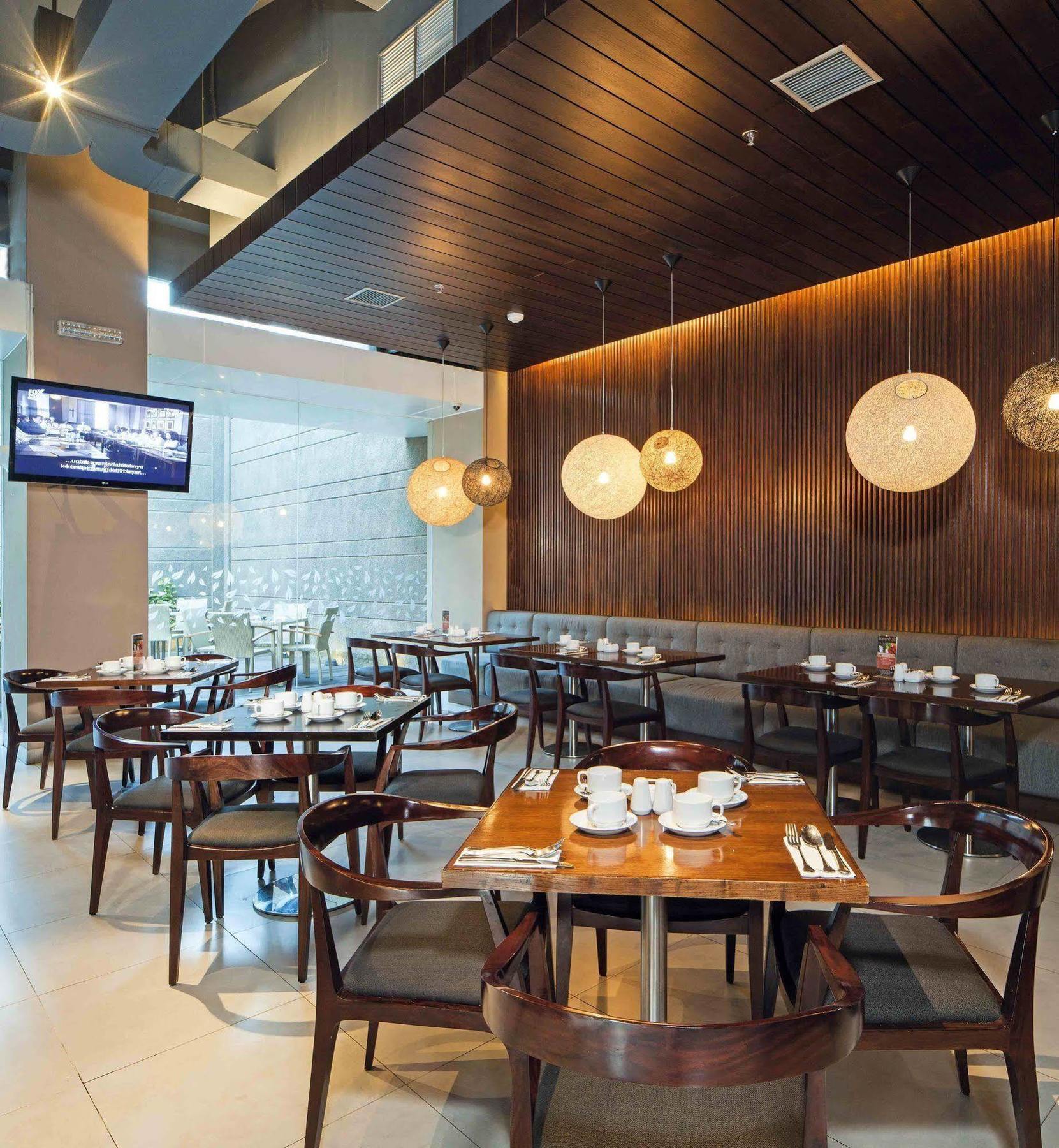 Midtown Hotel Surabaya Exterior photo