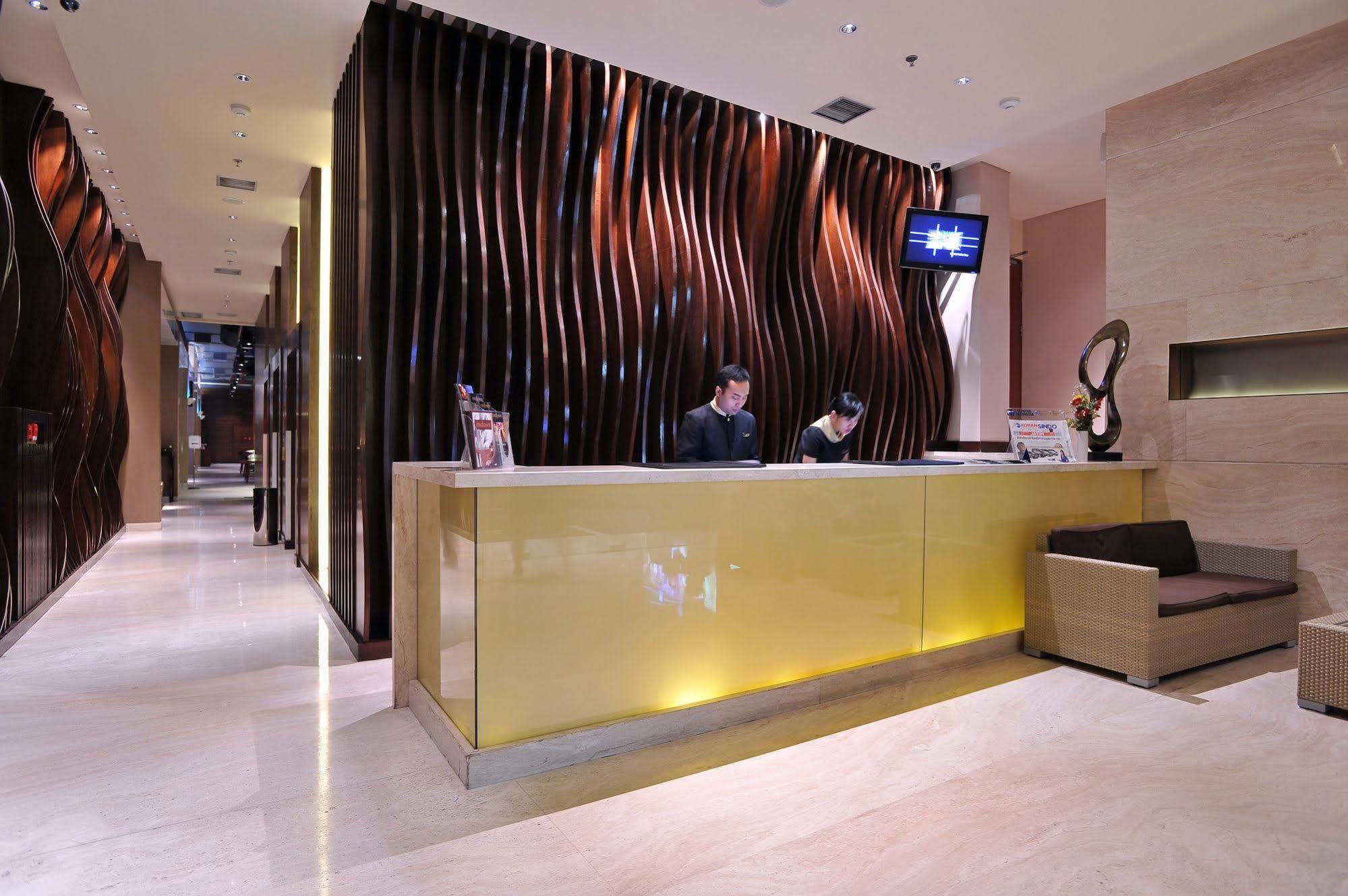 Midtown Hotel Surabaya Exterior photo